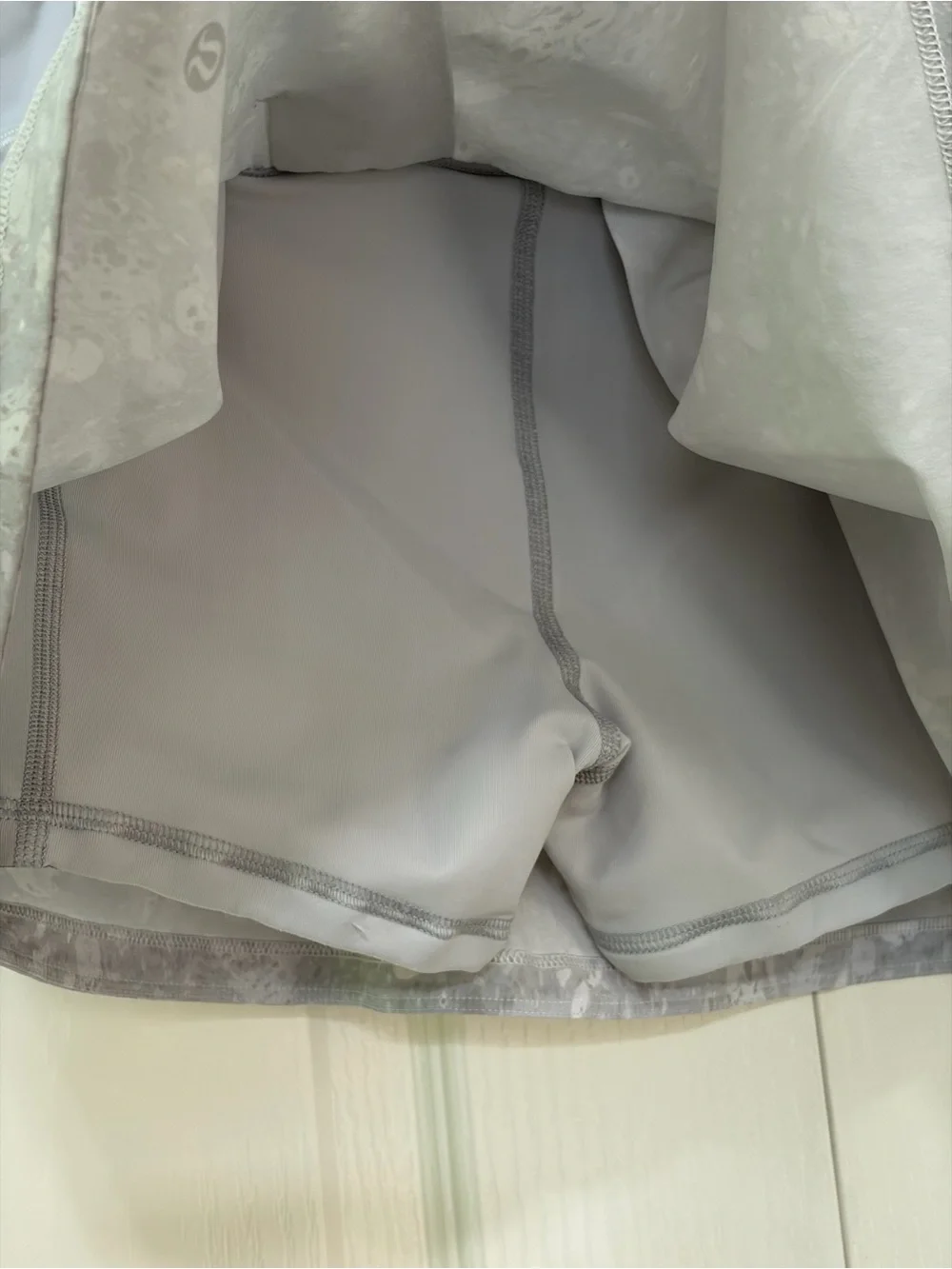 Lululemon Pace Rival Mid-Rise Skirt 4 Marble Gray White